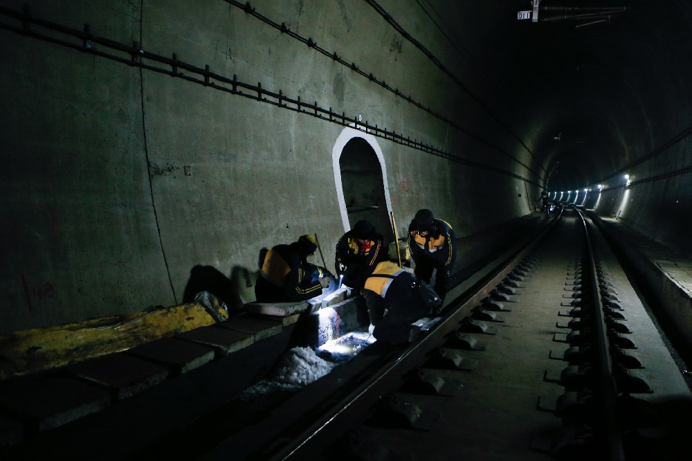 绛县铁路运营隧道病害现状